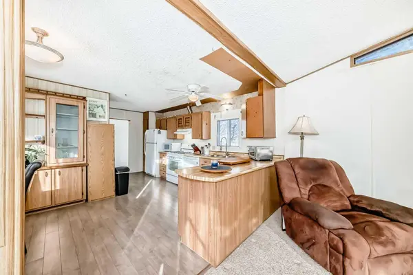 3227 Burroughs MNR NE, Calgary, AB T1Y 6K1