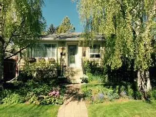 3207 25 ST SW, Calgary, AB T3E 1Y3