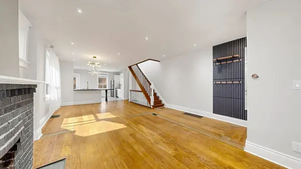 402 Woodbine AVE, Toronto E02, ON M4L 3P6