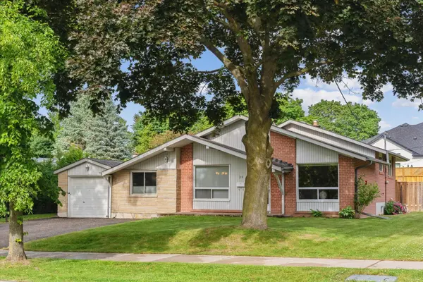 29 Seaton DR, Aurora, ON L4G 2J9