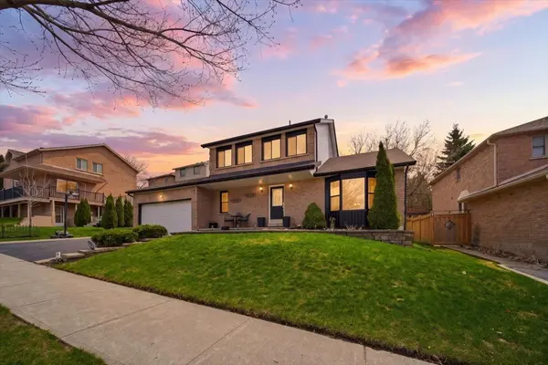 53 Fox Run LN, Bradford West Gwillimbury, ON L3Z 2V2