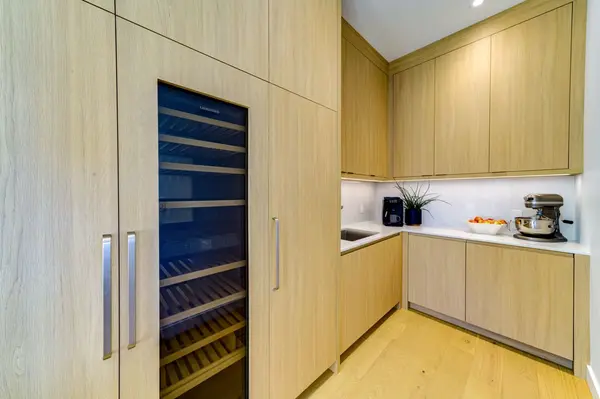 18 Raintree CT, Clearview, ON L9Y 0K2