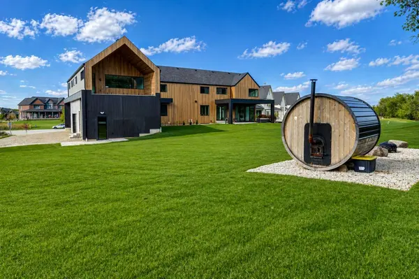 18 Raintree CT, Clearview, ON L9Y 0K2