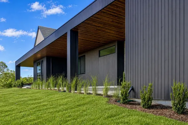 18 Raintree CT, Clearview, ON L9Y 0K2