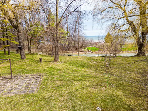 21 Eva CRES, Collingwood, ON L9Y 5R1