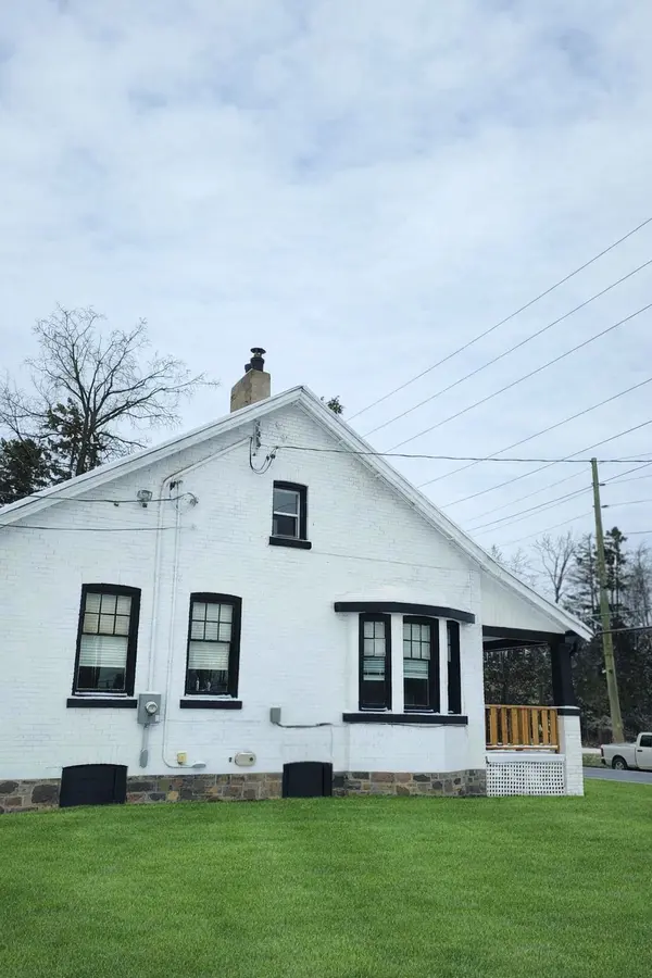 54 Ferndale DR N, Barrie, ON L4N 9V4