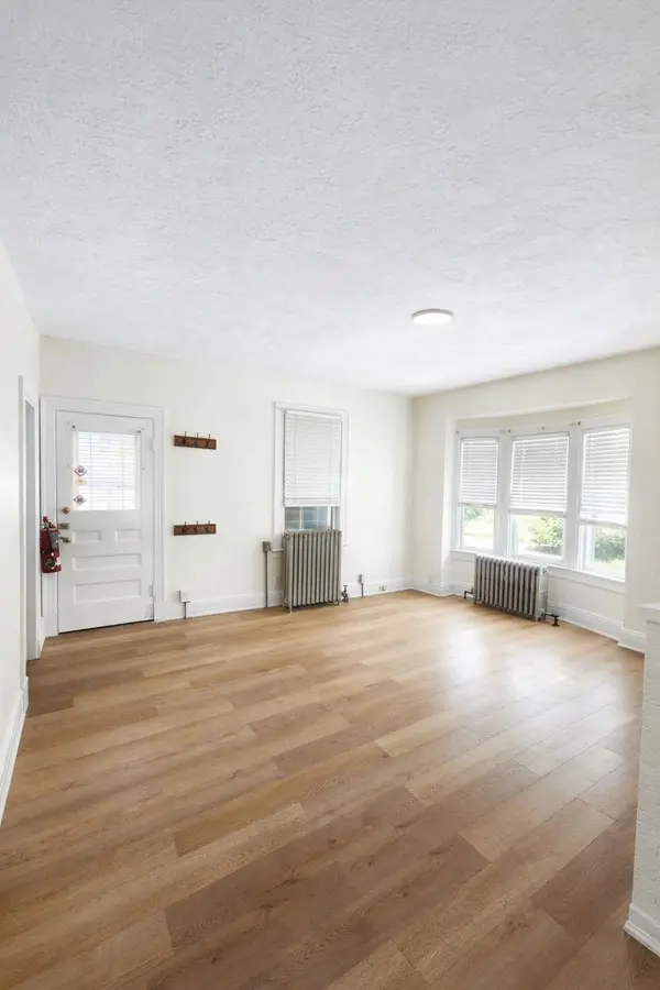 54 Ferndale DR N, Barrie, ON L4N 9V4