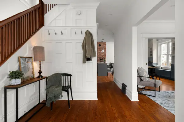 36 Sophia ST W, Barrie, ON L4N 1J3