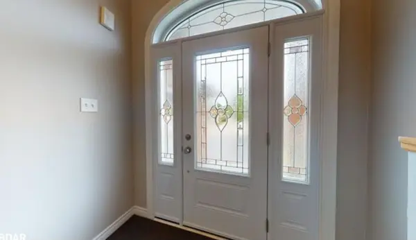 133 Monique CRES #main floor, Barrie, ON L4M 6Z3