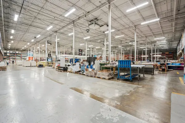 560 Hensall CIR, Mississauga, ON L5A 1Y1