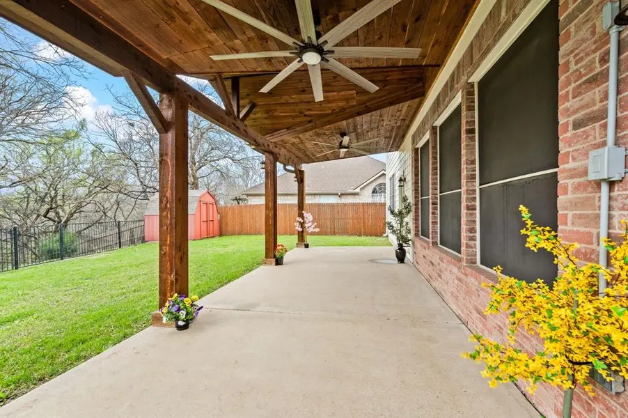4008 Falcon Ridge Drive, Haltom City, TX 76137