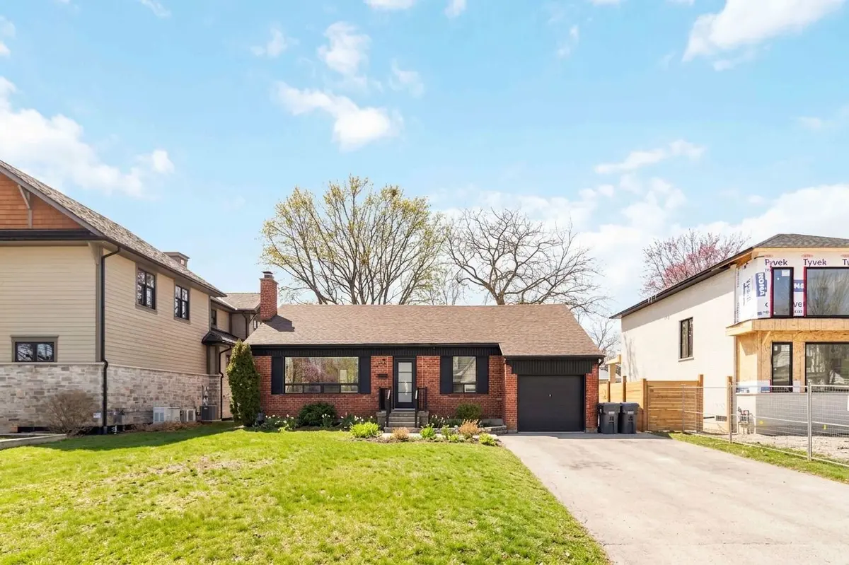 2046 Redan DR #Main, Mississauga, ON L4Y 1N8