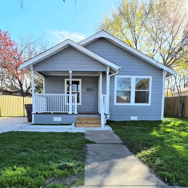 2518 W Clarendon Drive, Dallas, TX 75211