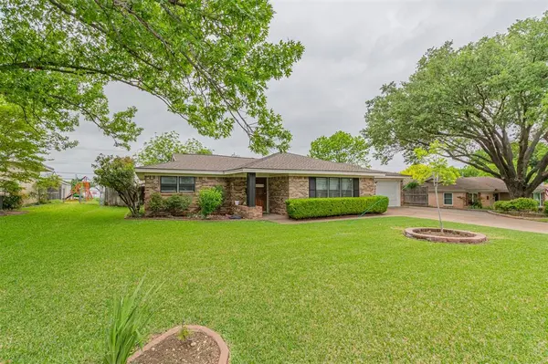 3924 Westerly Road, Benbrook, TX 76116