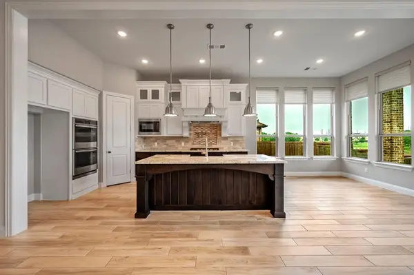 1116 Lake Hills Trail, Roanoke, TX 76262