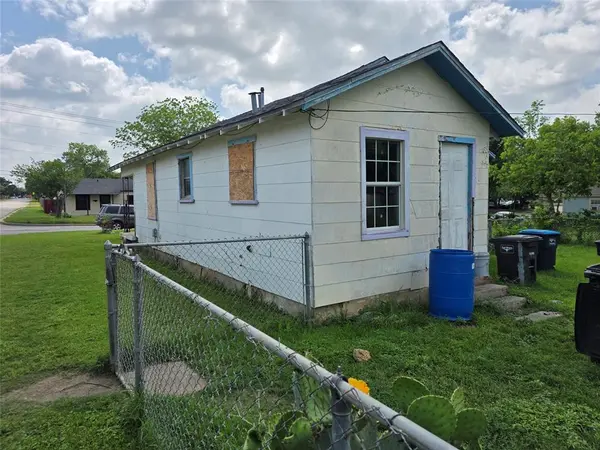 3700 S Main Street, Fort Worth, TX 76110