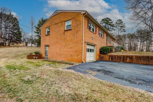 7143 Gladys RD, Altavista, VA 24517