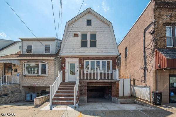 136 W 56Th St, Bayonne City, NJ 07002