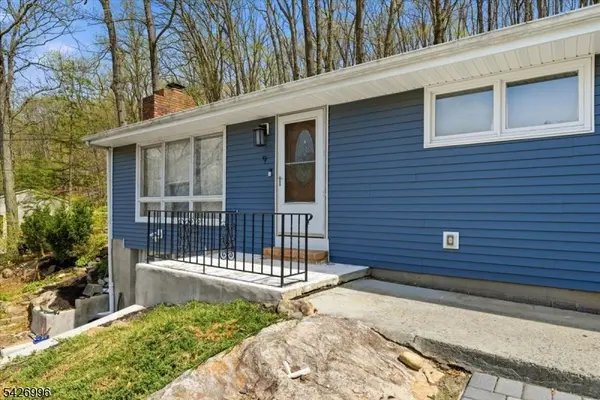 9 Hartung Ave, Riverdale Boro, NJ 07457