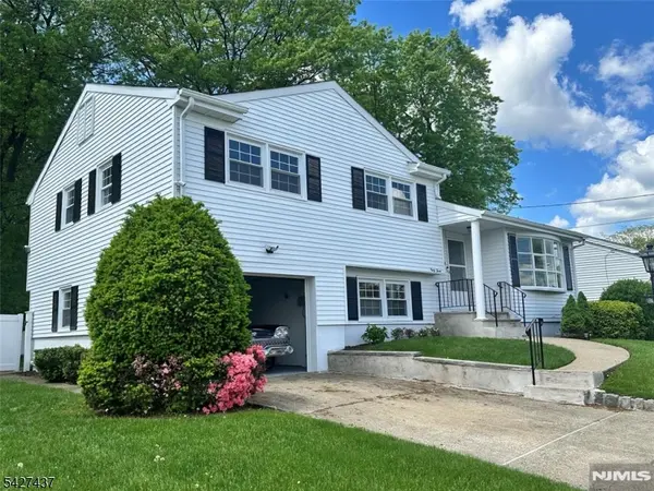 43 Bender Dr, Clifton City, NJ 07013