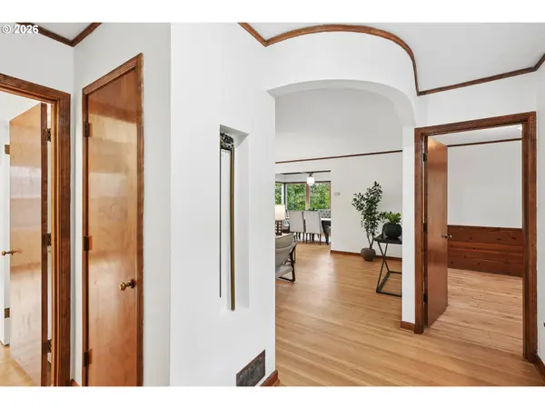 7250 SW CANYON RD, Portland, OR 97225