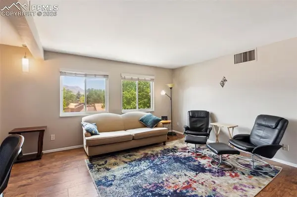 2927 Mesa RD #C, Colorado Springs, CO 80904