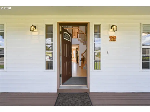 744 E HERITAGE LOOP, La Center, WA 98629