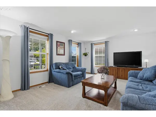 744 E HERITAGE LOOP, La Center, WA 98629