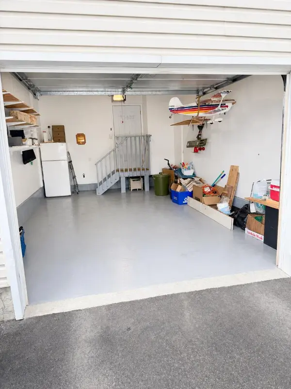 218 Centre AVE W, Airdrie, AB T4B 2M6