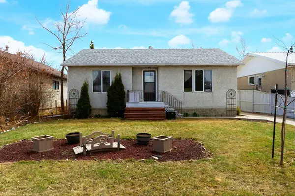 305 3 ST S, Vulcan, AB T0L 2B0