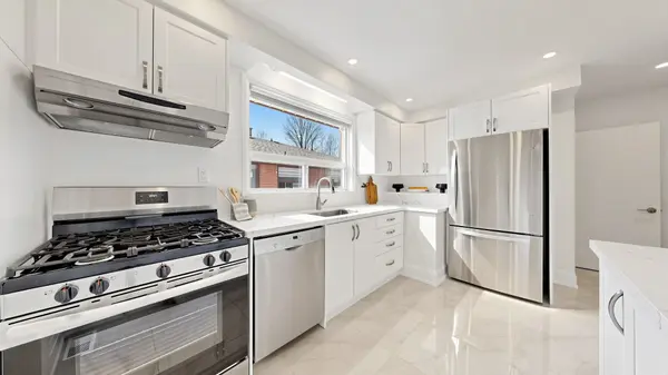 126 Fenside DR, Toronto C13, ON M3A 2V8