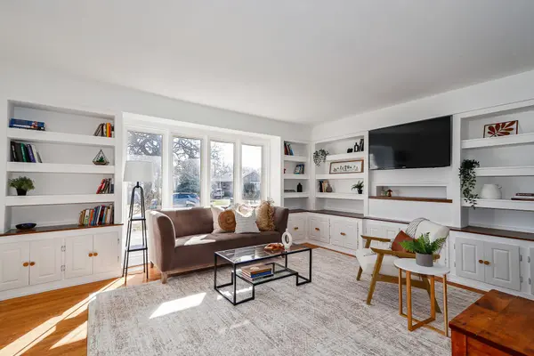 22 Dickson RD, Collingwood, ON L9Y 2X3