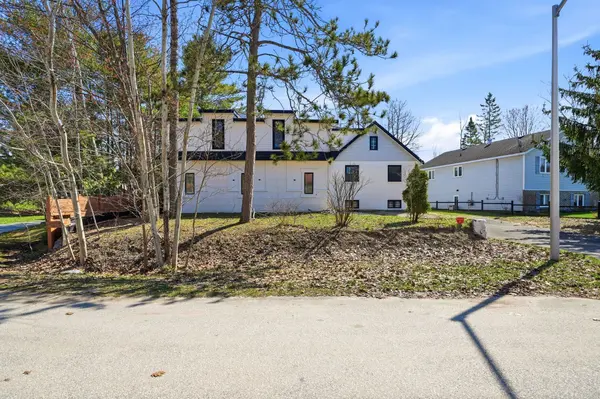 42 Fatima CT, Wasaga Beach, ON L9Z 1K9