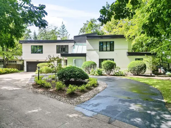 988 Tennyson AVE, Mississauga, ON L5H 2Z1