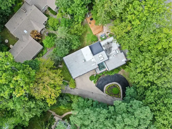 988 Tennyson AVE, Mississauga, ON L5H 2Z1