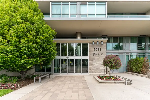 1055 Southdown RD #LPH02, Mississauga, ON L5J 0A3