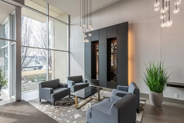 1055 Southdown RD #LPH02, Mississauga, ON L5J 0A3