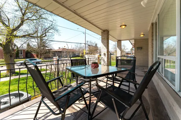 34 Barkwin DR, Toronto W10, ON M9V 2W3