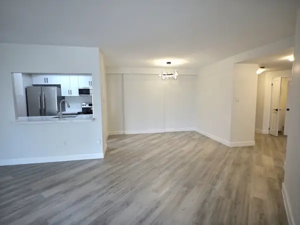 8351 Mclaughlin RD #321, Brampton, ON L6Y 4H8