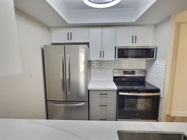 8351 Mclaughlin RD #321, Brampton, ON L6Y 4H8