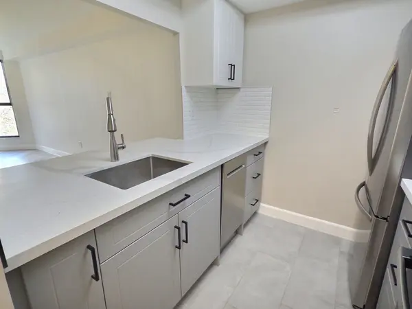 8351 Mclaughlin RD #321, Brampton, ON L6Y 4H8