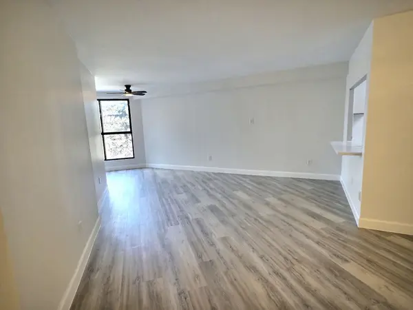 8351 Mclaughlin RD #321, Brampton, ON L6Y 4H8