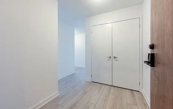 1035 Southdown RD #404, Mississauga, ON L5J 0A2