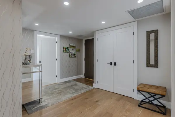 100 Lakeshore RD E #303, Oakville, ON L6J 6M9