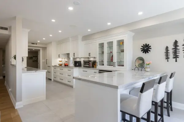 100 Lakeshore RD E #303, Oakville, ON L6J 6M9