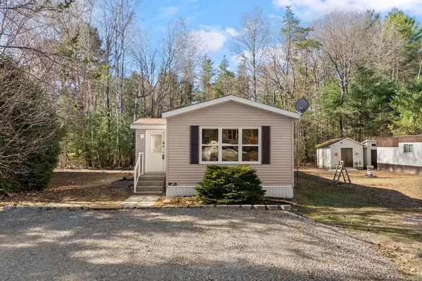 5 Hunter's Run LN, Laurentian Hills, ON K0J 1J0