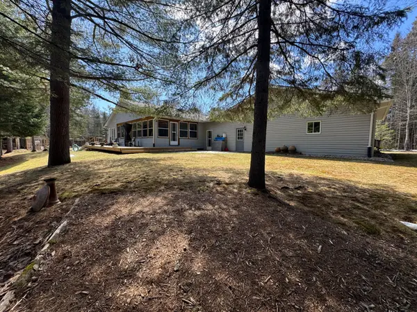 57 Hiawatha DR, Huntsville, ON P0B 1L0