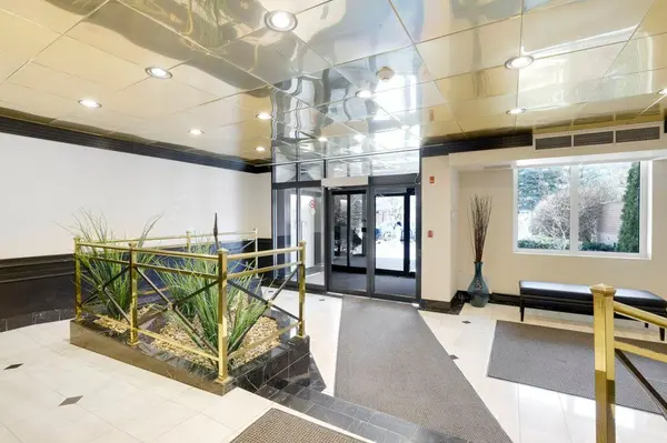 3099 Carling AVE #103, Crystal Bay - Rocky Point - Bayshore, ON K2H 5A6