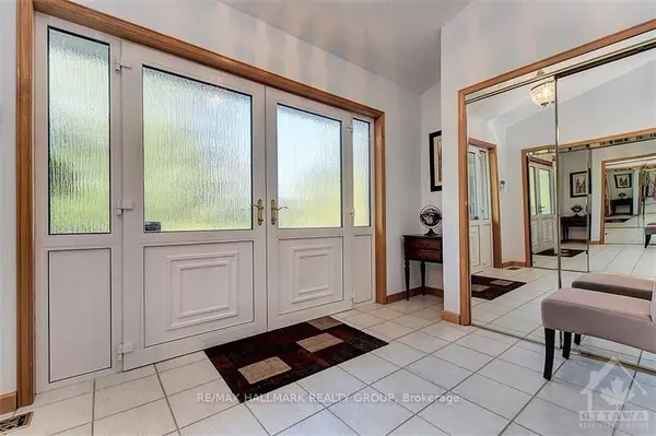 100 Delong DR, Beacon Hill North - South And Area, ON K1J 7E1