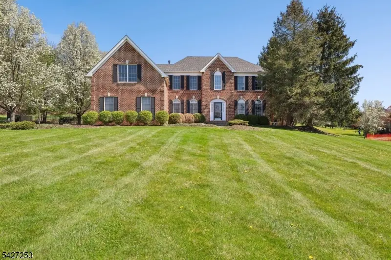 5 Hidden Valley Way, Franklin Twp., NJ 08802